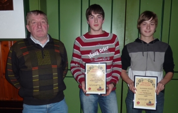 Vorstand Alois Weißthanner, Altfischer-Vereinsmeister Matthias Christl und Jungfischer Vereinsmeister Stefan Buchinger (von links nach rechts).