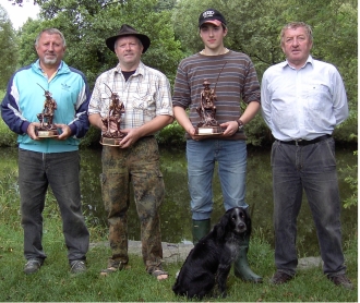 Die Sieger der Altfischer von links 2.Ritter Alfons Vogl, 1.Ritter Rudi Schönberger, Fischerkönig Matthias Christl,Vorstand Alois Weißthaner